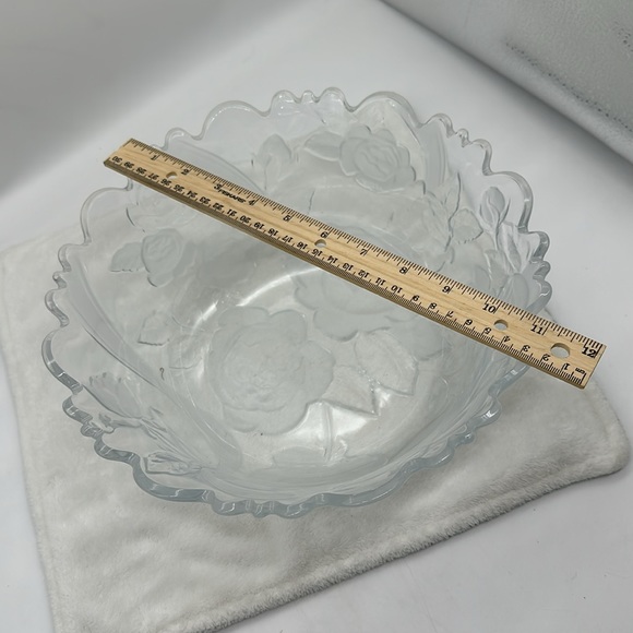 Artisan Glass Bowl w/Raised Large Roses/Ribbons Throughout & Ruffled Edges - Picture 5 of 7